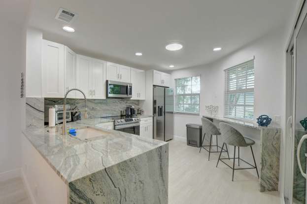 Building Photo - 6553 Via Regina