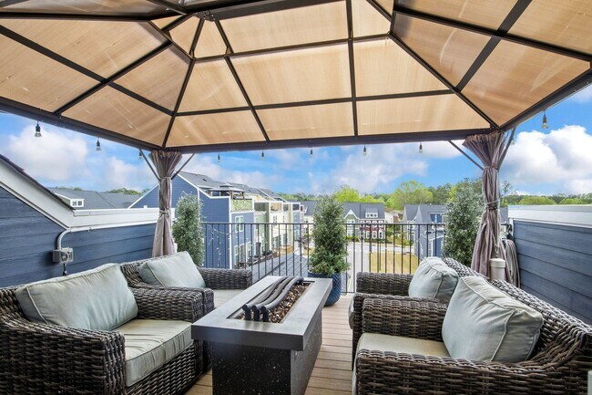 Building Photo - End Unit Townhome with many Upgrades - Downtown Wake Forest!