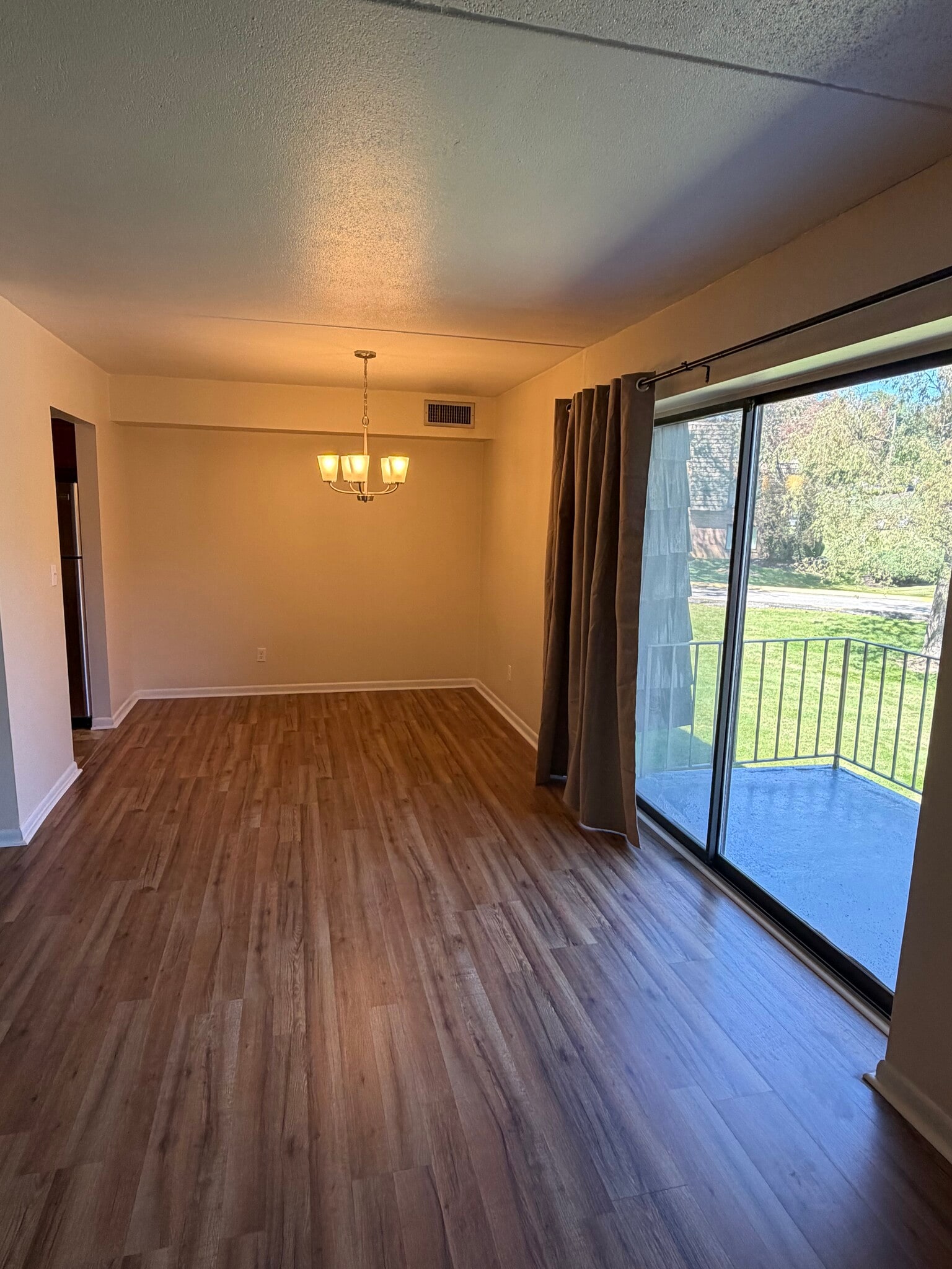 Building Photo - 1325 Forest Green Dr