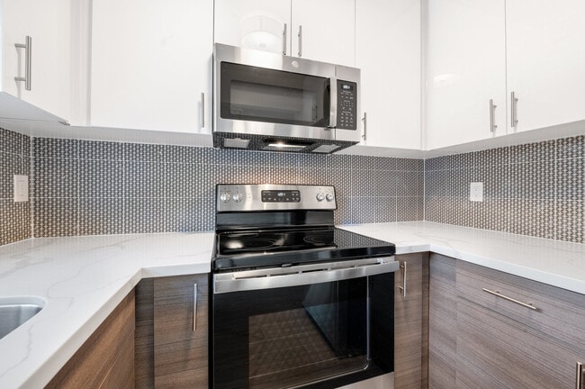 Building Photo - 678 Bellflower