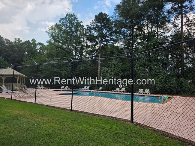 Building Photo - 6322 Hillview Ln