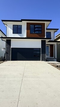 Building Photo - 1100 NW Sproul Dr