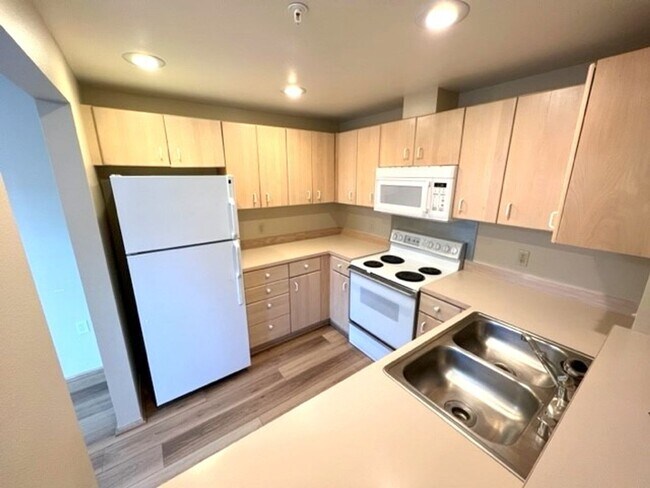 Building Photo - 2bd/2ba Woodinville Condo