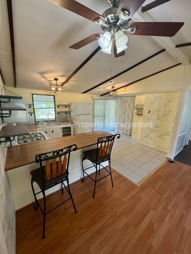 Building Photo - 491 Johnny Cut Rd