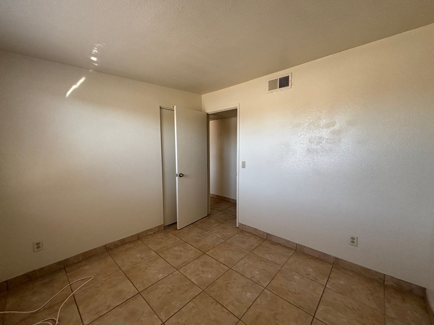 Building Photo - 7431 E Desert Aire Dr