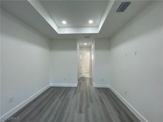 Building Photo - 829 Gillian Ave