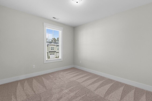 Building Photo - Townhome in Hampstead!