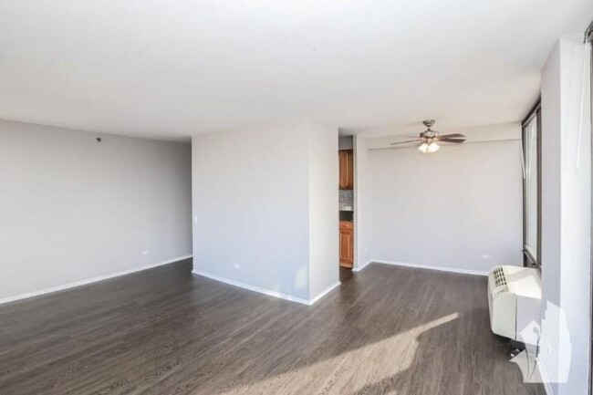 Building Photo - 1 bedroom in Chicago IL 60613