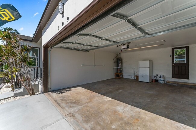 Building Photo - Nicely Remodeled 3 Bed 2 Bath in West Chul...
