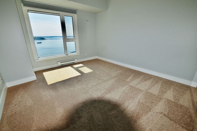 Building Photo - Stunning Belltown Penthouse w/ Ocean Views