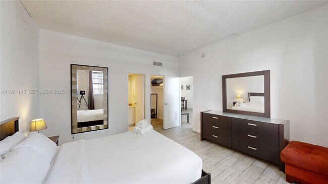 Building Photo - 4001 S Ocean Dr