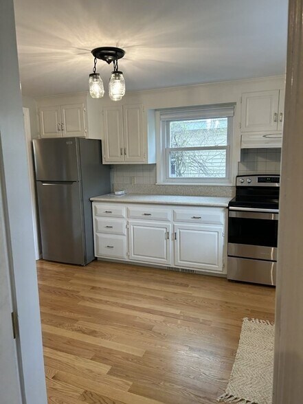 Building Photo - 30 Beecher Pl