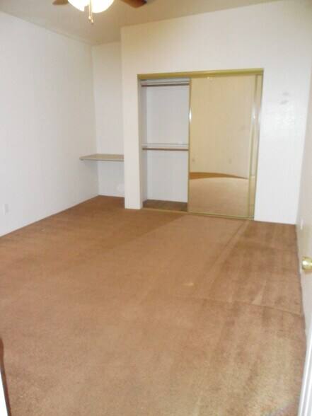 Building Photo - 1133 E Elm St