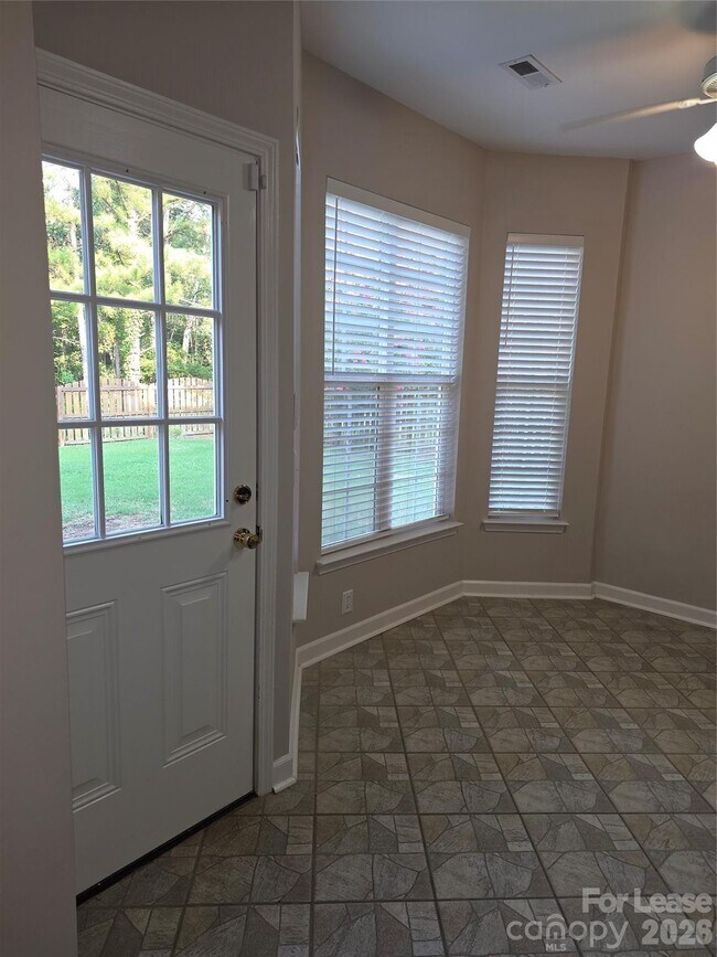 Building Photo - 935 Woodington Ln
