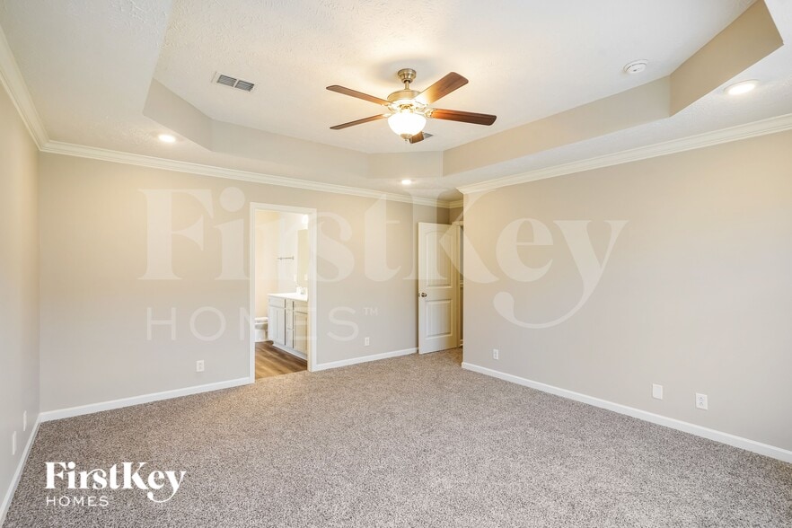 Building Photo - 1924 Albarado Trl