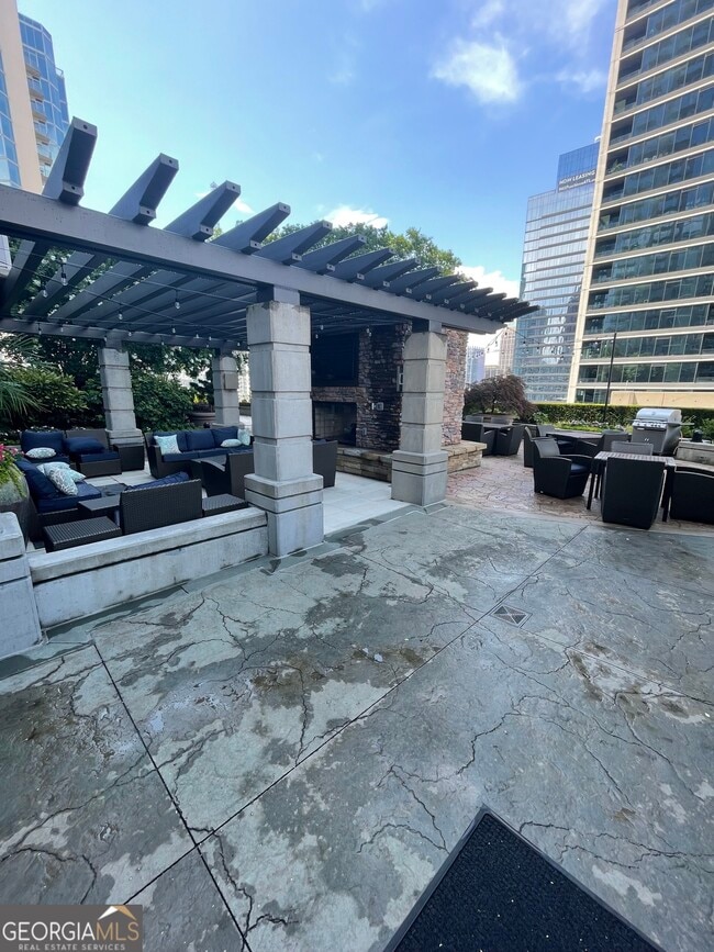 Building Photo - 867 Peachtree St NE