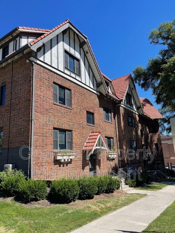 Building Photo - 3302 Burt St