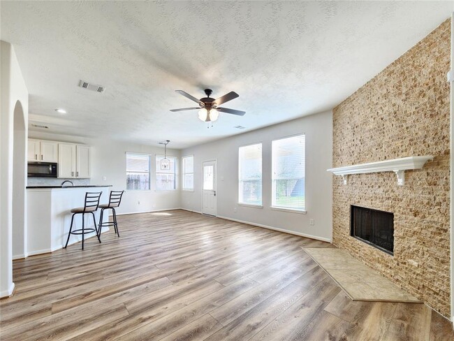 Building Photo - 21827 Sierra Long Dr