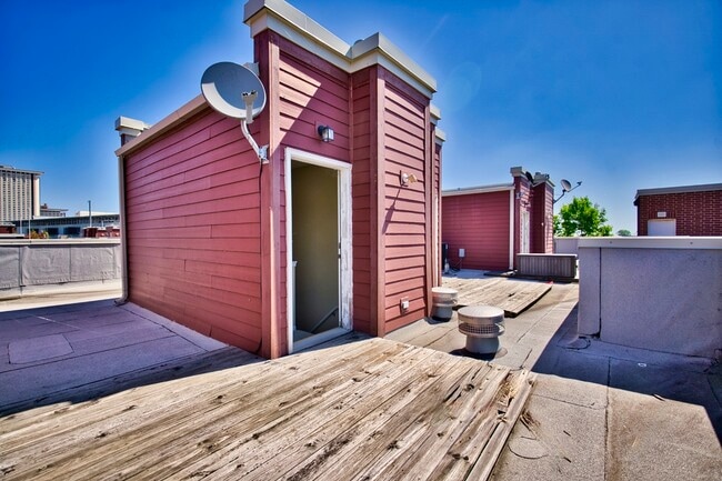 Building Photo - 353 E Eastgate Pl