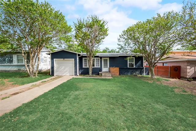 Primary Photo - 228 E Oak Dr