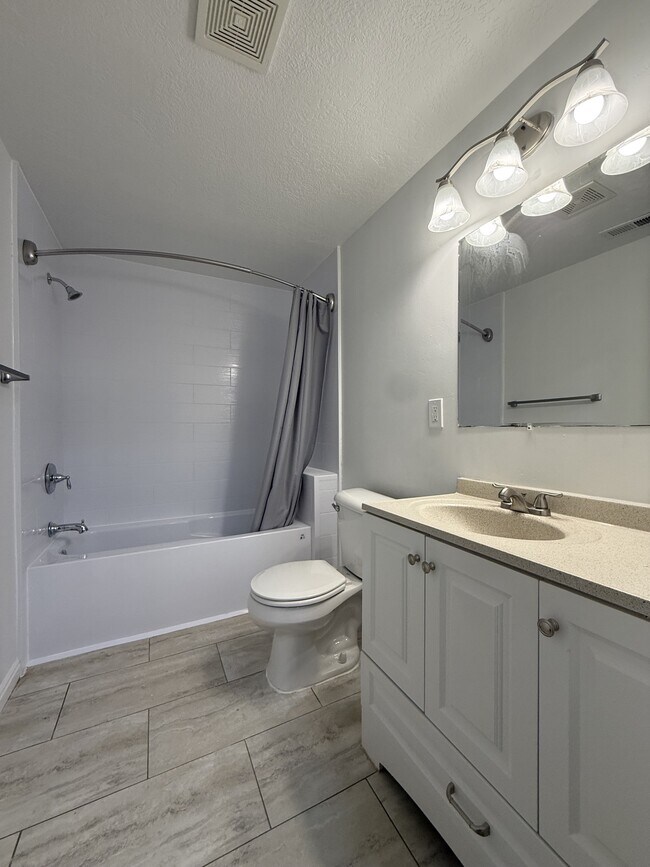 Building Photo - 6248 S High Bluff Dr