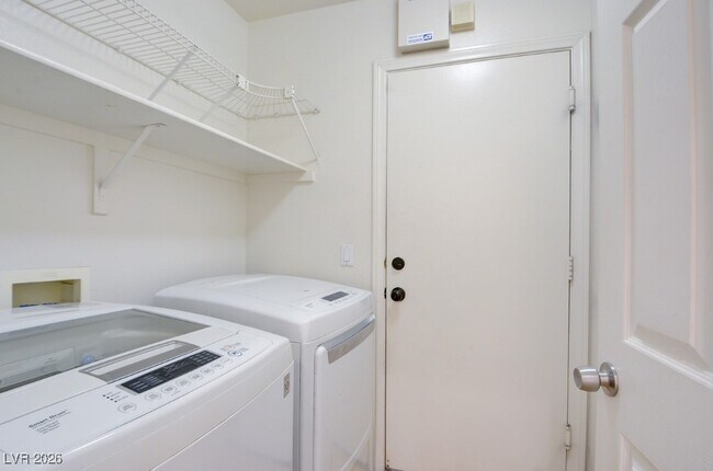 Building Photo - 2300 Steinke Ln