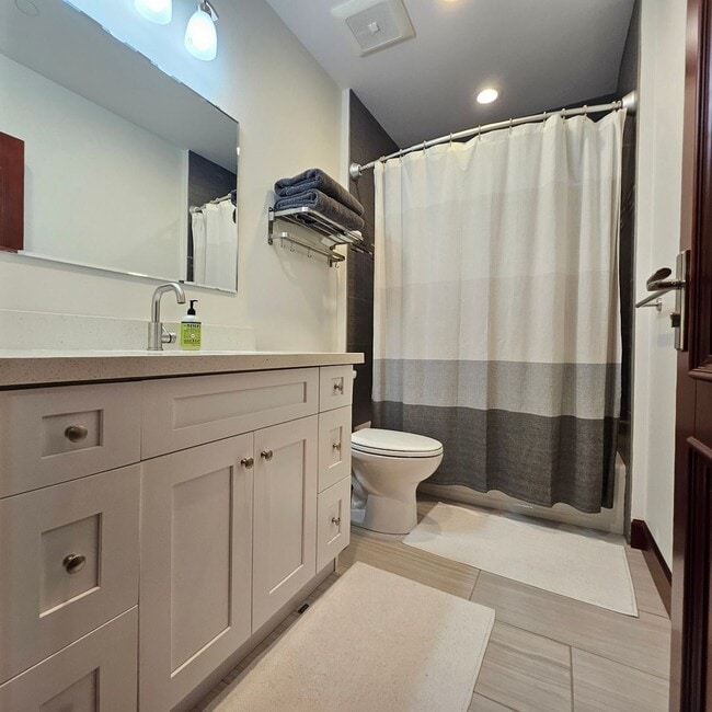 Building Photo - Turn-key Fully Furnished in Paradise Ridge...