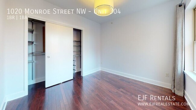 Building Photo - 1020 Monroe St NW
