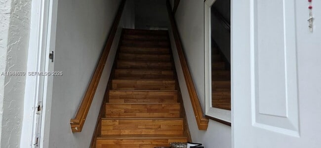 Building Photo - 21255 NE 8th Pl