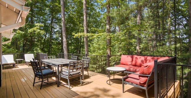 Building Photo - Lakefront Living on Arbutus Lake Near Traverse City 4-Month Minimum Lease Terms