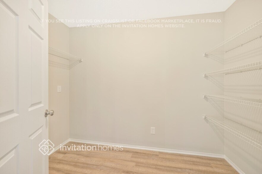 Building Photo - 2888 Creekbend Dr