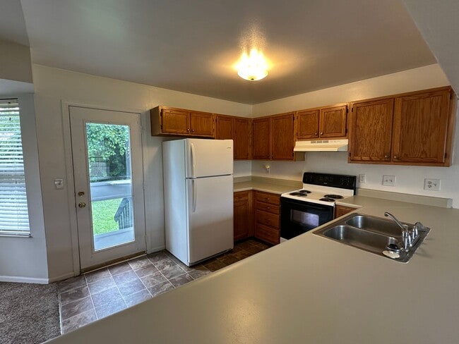 Building Photo - Delhi- Spacious 3 bedroom 2 bath in OHSD