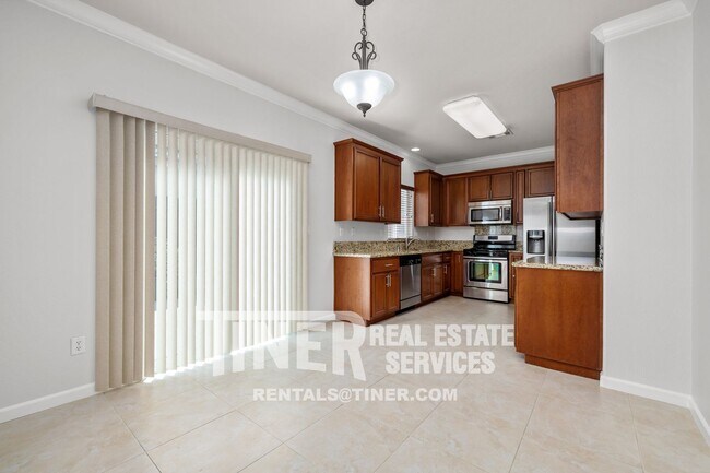 Building Photo - 1707 Grey Bunny Dr