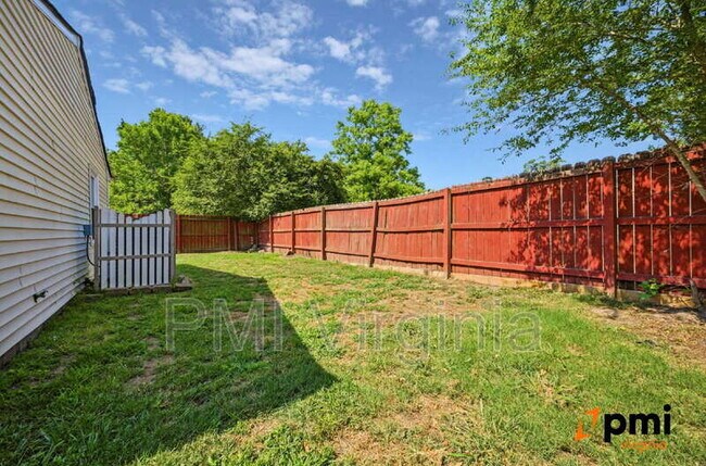 Building Photo - 1701 Darrow St