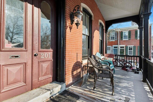 Building Photo - 201 W Barnard St