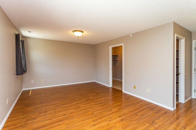 Building Photo - Charming 4-Bedroom Retreat with Modern Upd...