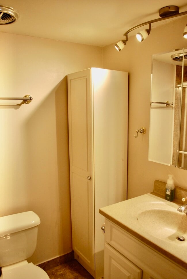 Building Photo - 4710 Euclid Ave