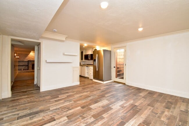 Building Photo - Great Three Bedroom Home in Cottonwood Heights!!!