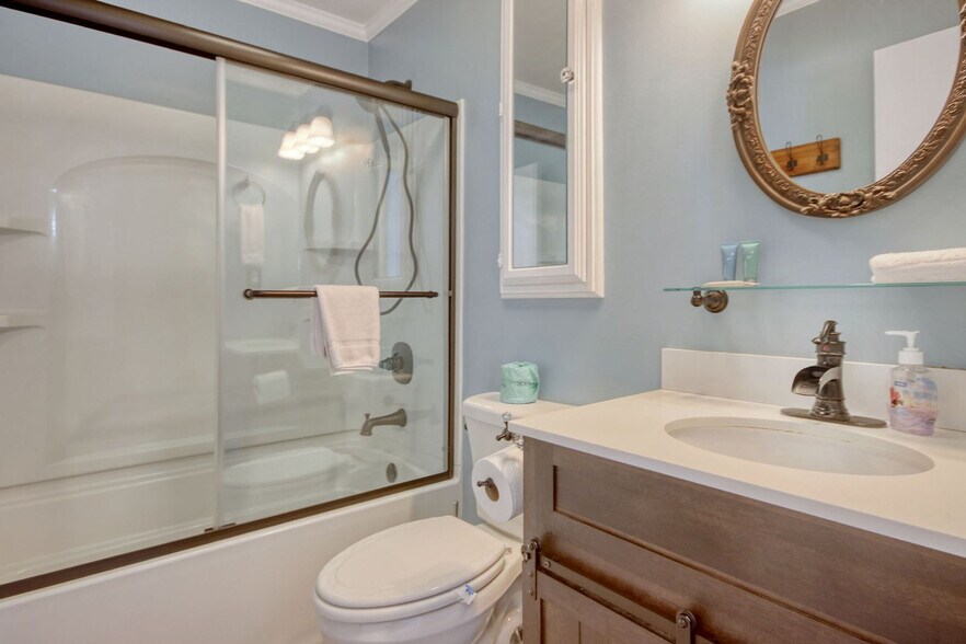 Building Photo - 104 Spanish Oak Dr