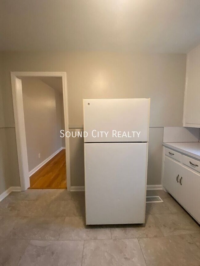 Building Photo - 265 Sunrise Ave