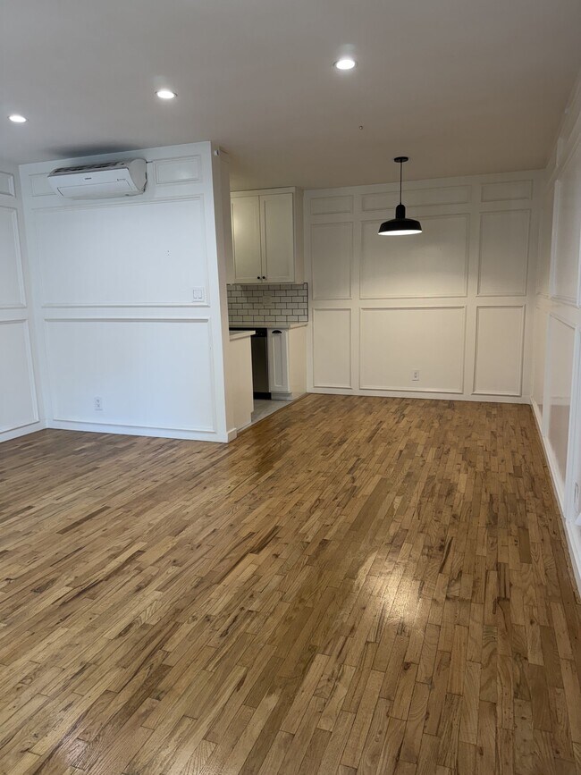 Building Photo - 821 Westmount Dr