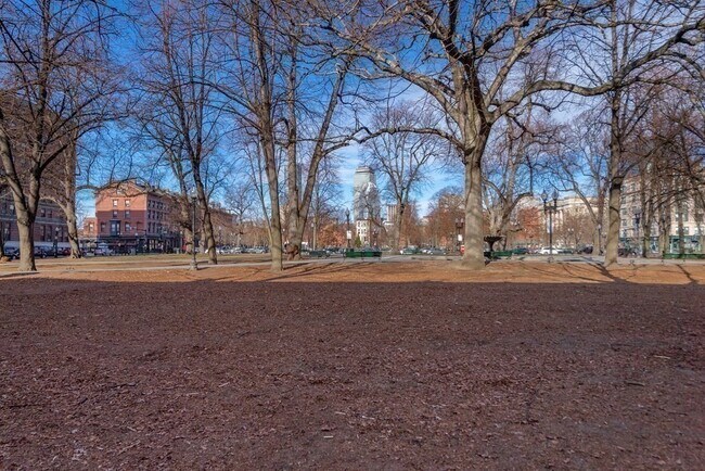 Building Photo - 10 St George St