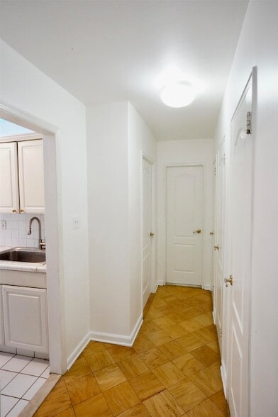 Building Photo - 225 St Pauls Ave