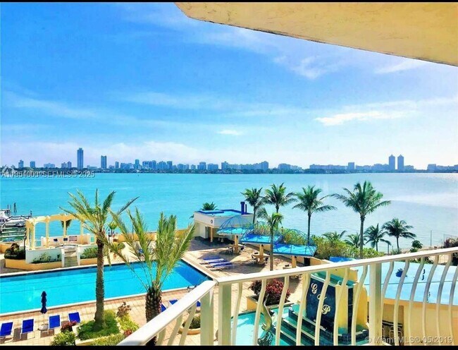 Building Photo - 7601 E Treasure Dr