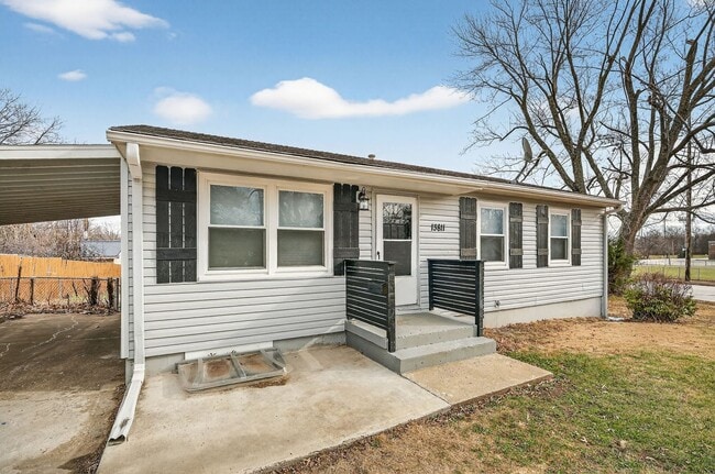 Building Photo - Hard-to-Find 6-Bedroom Home in Grandview!