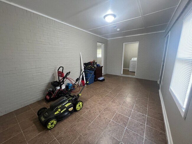 Building Photo - 3502 Willow Ln