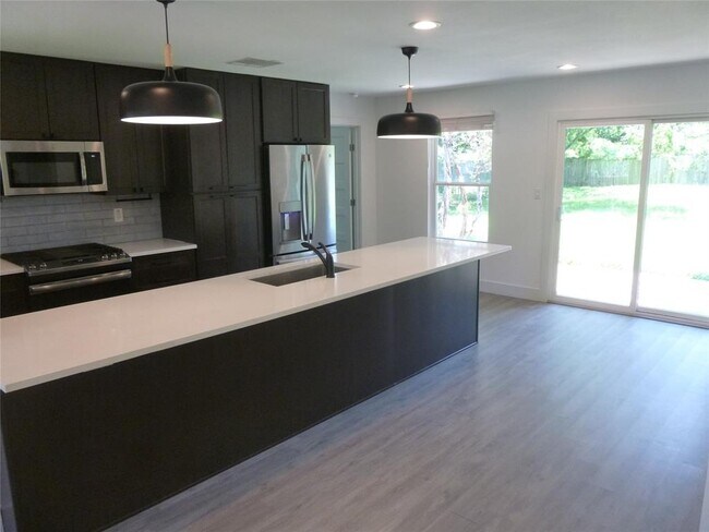 Building Photo - 7503 Eastcrest Dr