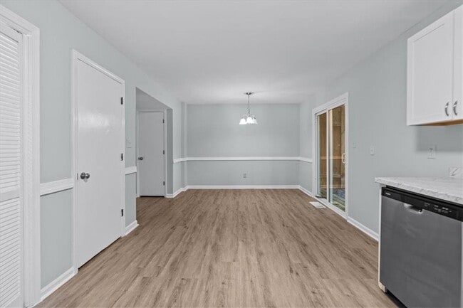 Building Photo - 430 Booth Cir SW