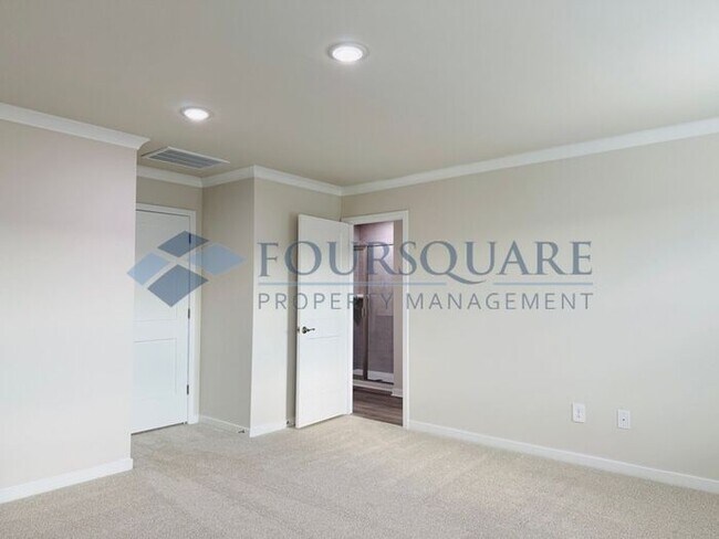 Building Photo - Modern 4-Bed / 2.5-Bath Single-Family Home with Loft, Gas Fireplace & 2-Car Garage – Near Downtow...