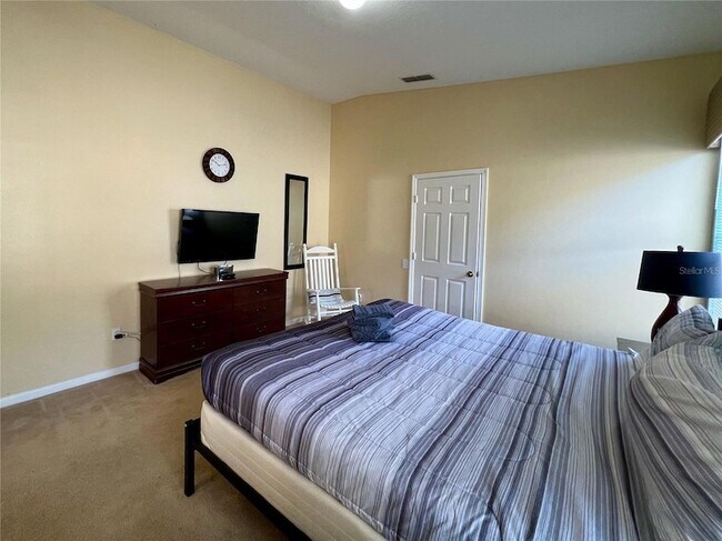 Building Photo - 8127 Fan Palm Way